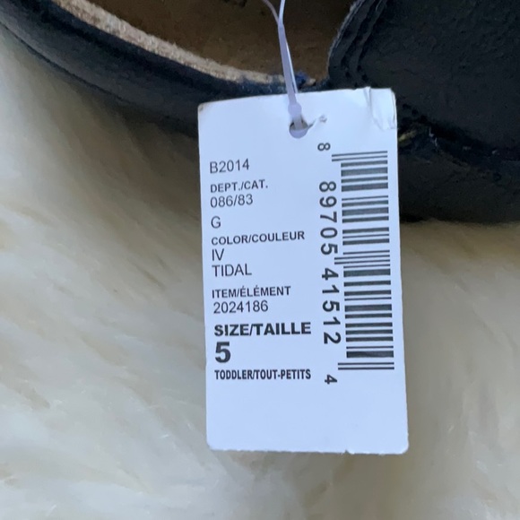 Children’s Place navy blue slip on loafers with grip bottom. Size 5 NWT - Picture 6 of 7